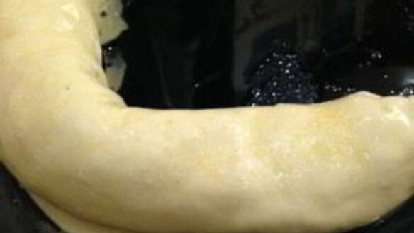 ШАГ 3. слоеный рулет с вишней