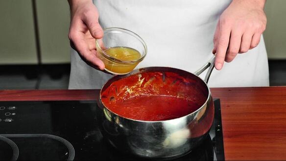 ШАГ 3. слоеные рулетики с томатным дипом