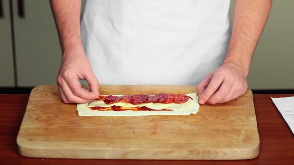 ШАГ 4. слоеные рулетики с томатным дипом