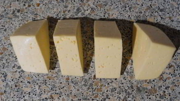 ШАГ 2. сырный рулет с сухофруктами и орехами