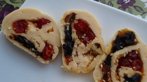 ШАГ 12. сырный рулет с сухофруктами и орехами