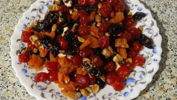 ШАГ 5. сырный рулет с сухофруктами и орехами