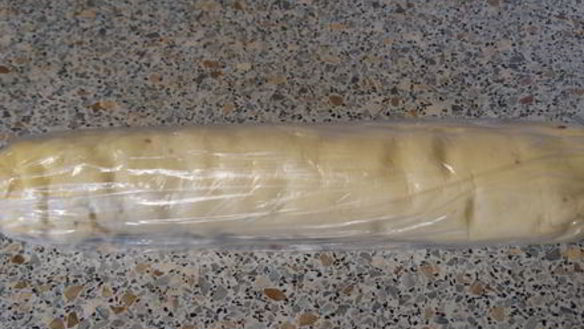 ШАГ 10. сырный рулет с сухофруктами и орехами