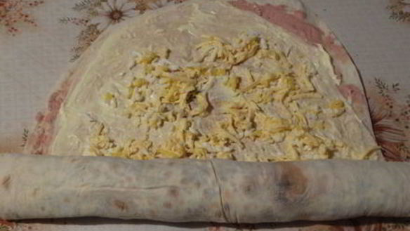 ШАГ 8. закусочный рулет из лаваша с паштетом