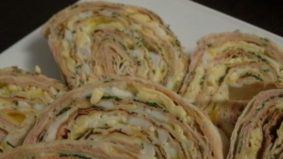 ШАГ 11. закусочный рулет из лаваша с паштетом