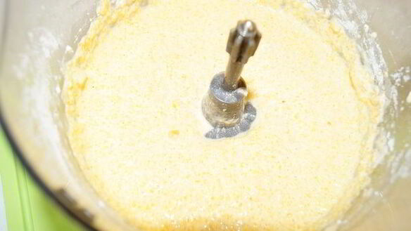 ШАГ 3. салат-закуска на морковно-творожном корже