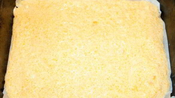 ШАГ 4. салат-закуска на морковно-творожном корже