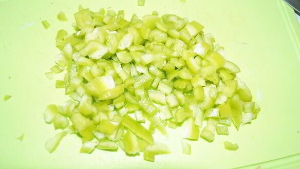 ШАГ 6. салат-закуска на морковно-творожном корже