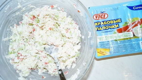 ШАГ 9. салат-закуска на морковно-творожном корже