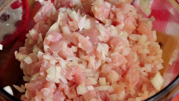 ШАГ 3. самса с курицей