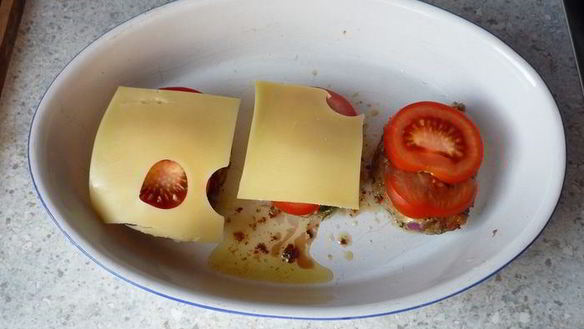 ШАГ 3. сочные биточки, запеченые с сыром и помидорами