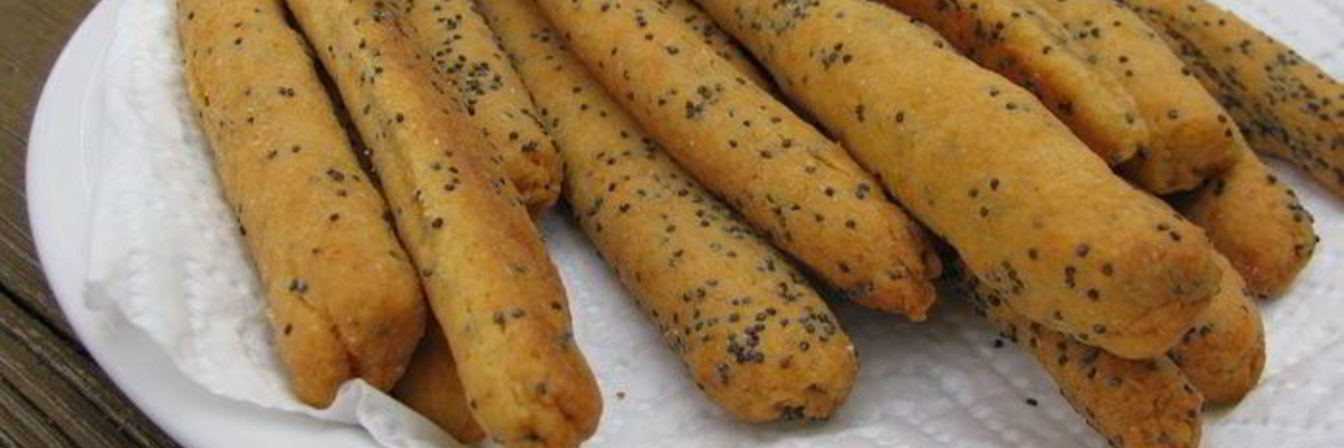 Сырные палочки с маком и паприкой