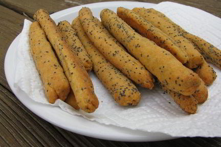 Сырные палочки с маком и паприкой