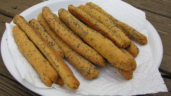 ШАГ 3. сырные палочки с маком и паприкой