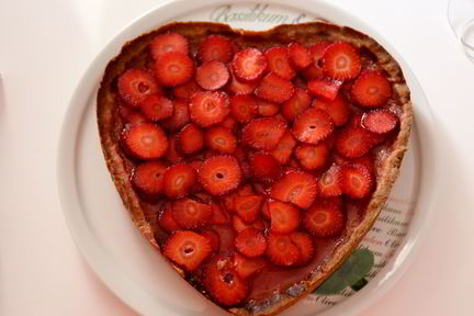 Клубничный тарт из свежей клубники