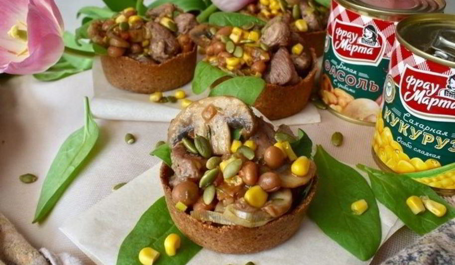 Рецепт мини-тарты с салатом из индейки и овощей