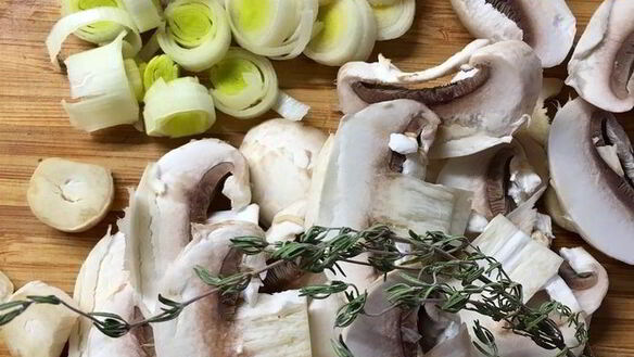 ШАГ 8. мини-тарты с салатом из индейки и овощей