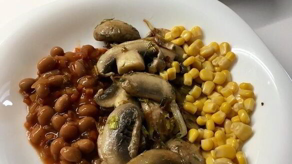 ШАГ 10. мини-тарты с салатом из индейки и овощей