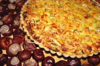 Тарт 3 сыра с пореем, балыком и оливками