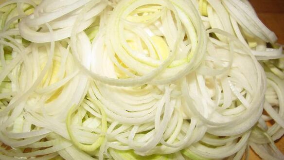 ШАГ 2. тарт 3 сыра с пореем, балыком и оливками