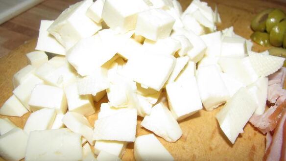 ШАГ 4. тарт 3 сыра с пореем, балыком и оливками