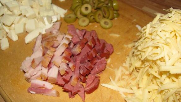 ШАГ 8. тарт 3 сыра с пореем, балыком и оливками