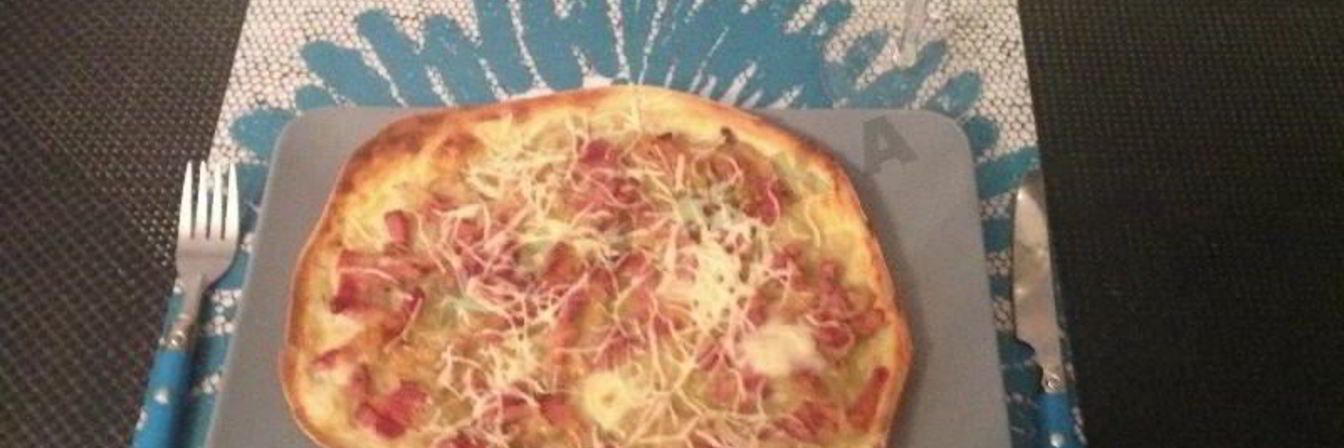 Тарт фламбе с беконом