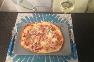 Тарт фламбе с беконом