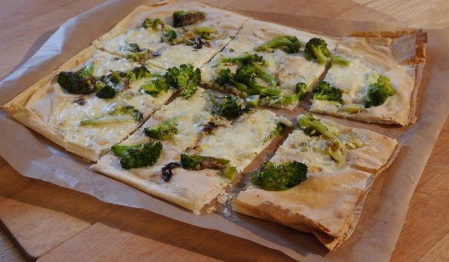 Рецепт тарт с брокколи, луком-пореем и сыром