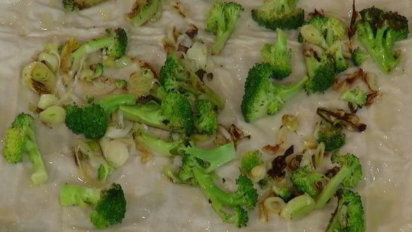 ШАГ 8. тарт с брокколи, луком-пореем и сыром