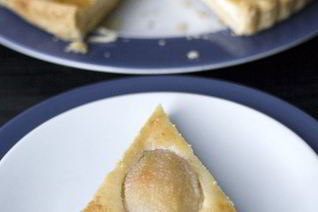 Тарт с грушей, творогом и ванилью