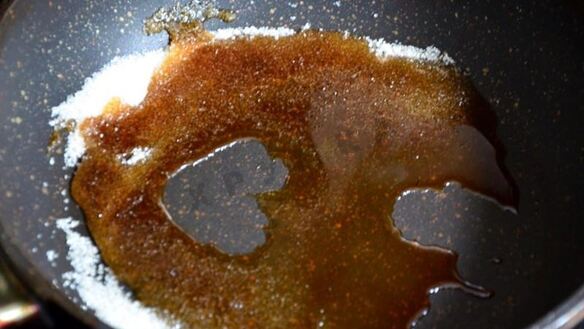 ШАГ 2. тарт с карамелизированной клубникой