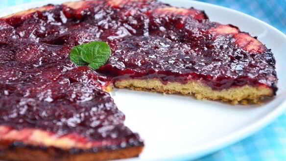 ШАГ 9. тарт с карамелизированной клубникой