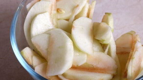 ШАГ 10. тарт с карамелизованными яблоками