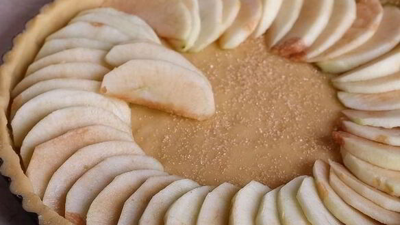 ШАГ 11. тарт с карамелизованными яблоками