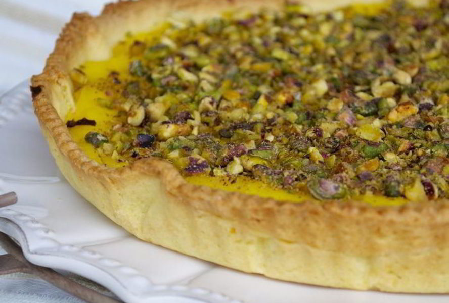 Тарт с лимонным кремом и фисташками