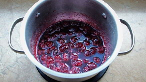 ШАГ 3. тарт с вишней и грецкими орехами