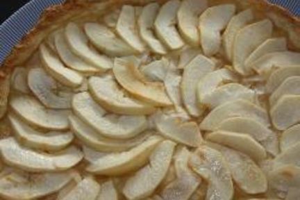 Тарт с яблоками и айвой