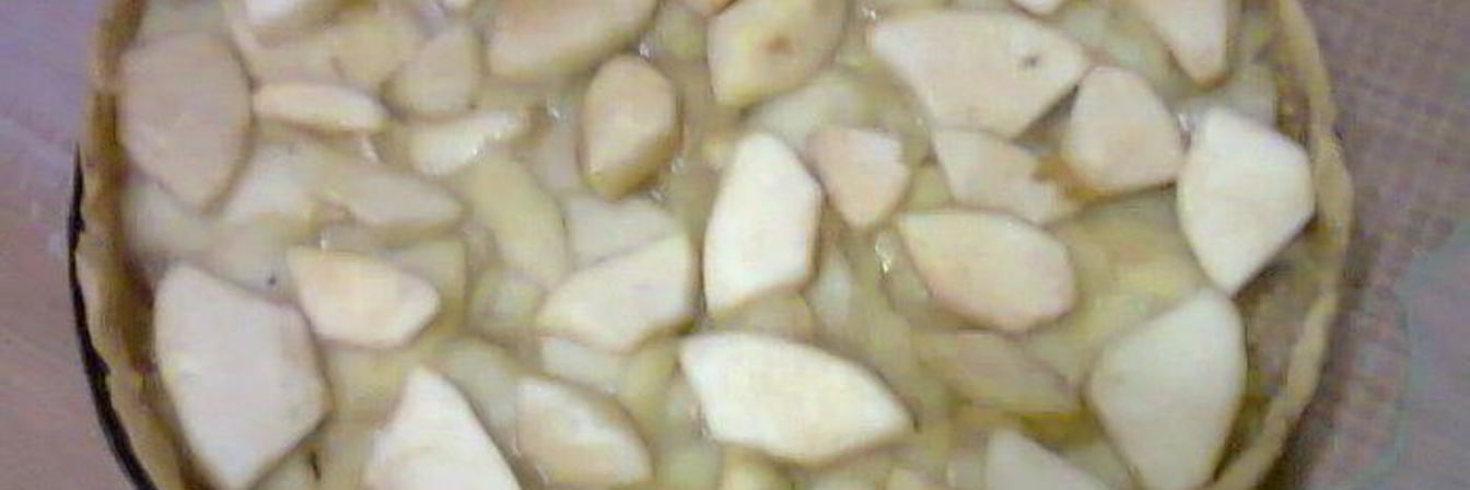 Тарт с яблоками в карамели