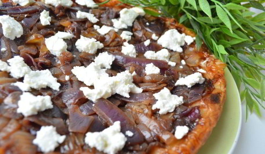 Рецепт тарт-татен с луковым ассорти