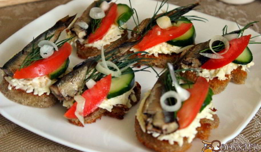 Рецепт тартинки с плавленным сыром и шпротами