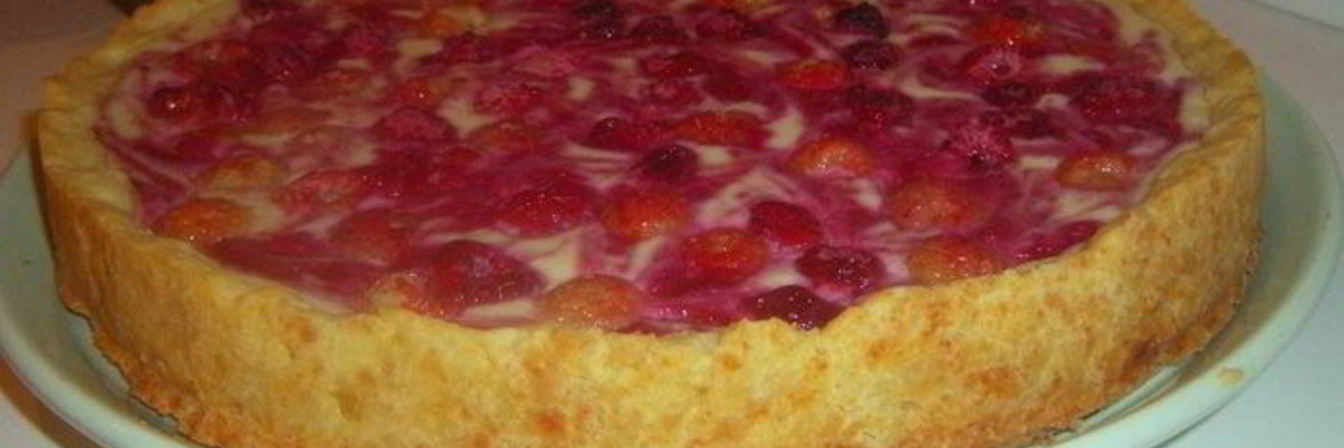 Творожный тарт с малиной и заварным кремом