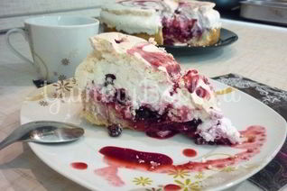 Ягодный тарт под нежным безе