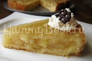 Заливной яблочный тарт с вином