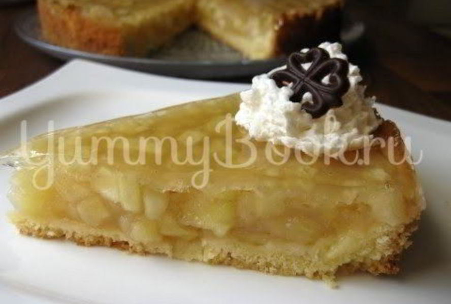 Заливной яблочный тарт с вином