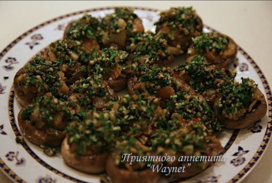 Теплая закуска из баклажанов с грибами