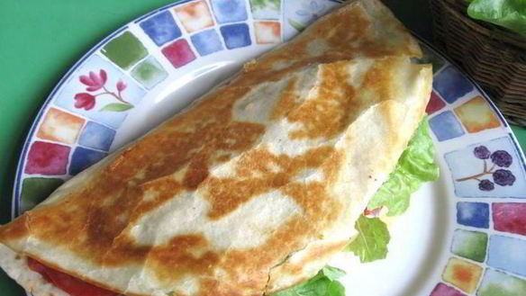 ШАГ 11. тортилья с курицей, помидорами и сыром