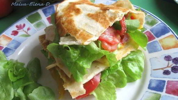 ШАГ 12. тортилья с курицей, помидорами и сыром