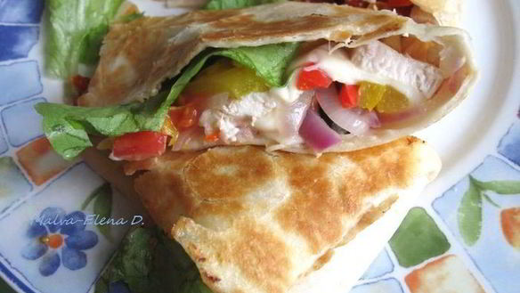 ШАГ 13. тортилья с курицей, помидорами и сыром