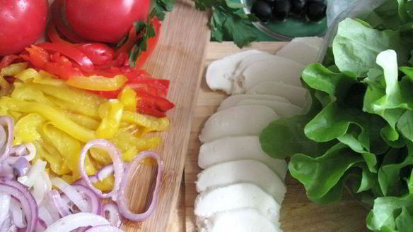 ШАГ 3. тортилья с курицей, помидорами и сыром